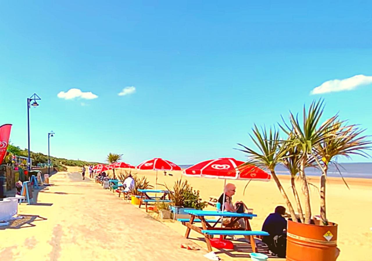 Romantic Lakeside Cottage By The Beach! With Super Cosy Log Burner! The Perfect Escape To Your Home From Home By The Sea! So Relaxing - You Won'T Want To Leave! Pet Friendly! 梅布尔索普 外观 照片