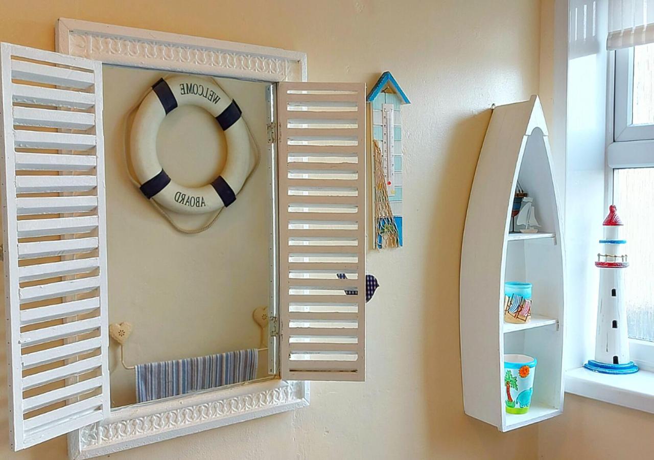 Romantic Lakeside Cottage By The Beach! With Super Cosy Log Burner! The Perfect Escape To Your Home From Home By The Sea! So Relaxing - You Won'T Want To Leave! Pet Friendly! 梅布尔索普 外观 照片
