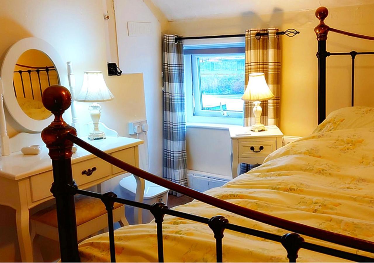 Romantic Lakeside Cottage By The Beach! With Super Cosy Log Burner! The Perfect Escape To Your Home From Home By The Sea! So Relaxing - You Won'T Want To Leave! Pet Friendly! 梅布尔索普 外观 照片