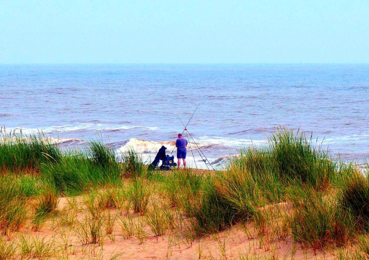 Romantic Lakeside Cottage By The Beach! With Super Cosy Log Burner! The Perfect Escape To Your Home From Home By The Sea! So Relaxing - You Won'T Want To Leave! Pet Friendly! 梅布尔索普 外观 照片