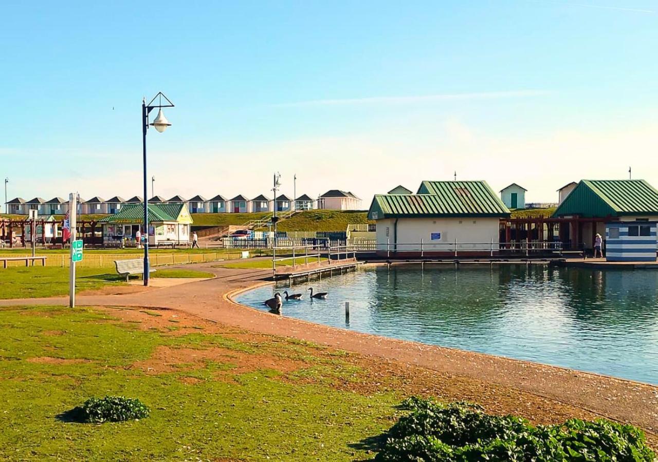 Romantic Lakeside Cottage By The Beach! With Super Cosy Log Burner! The Perfect Escape To Your Home From Home By The Sea! So Relaxing - You Won'T Want To Leave! Pet Friendly! 梅布尔索普 外观 照片