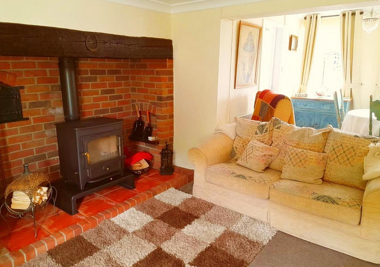 Romantic Lakeside Cottage By The Beach! With Super Cosy Log Burner! The Perfect Escape To Your Home From Home By The Sea! So Relaxing - You Won'T Want To Leave! Pet Friendly! 梅布尔索普 外观 照片